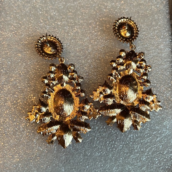 Long Crystal Pearl  Drop Earrings - Picture 3 of 4